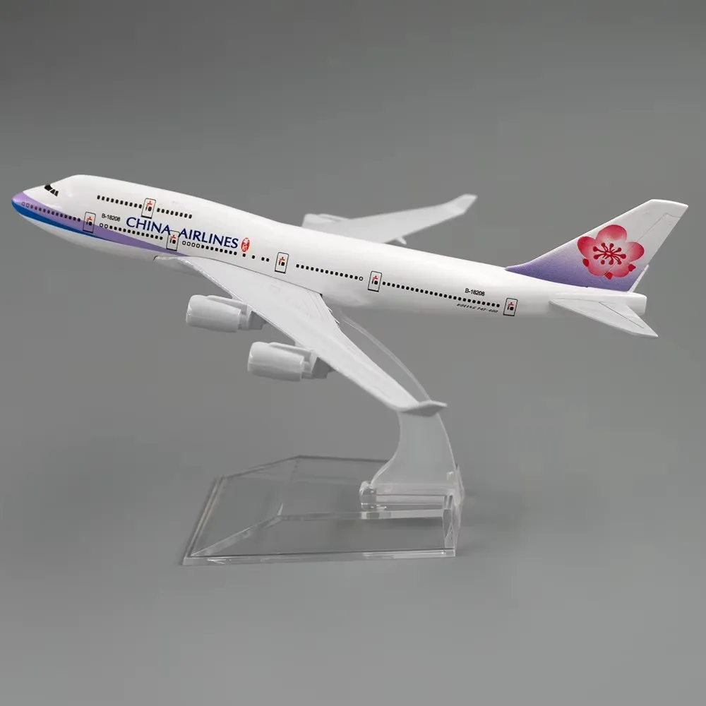 16CM 1:400 Scale 747 Alloy Metal Aircraft Model B747 China Airlines with Aircraft Stand Collectible Gift Display Model