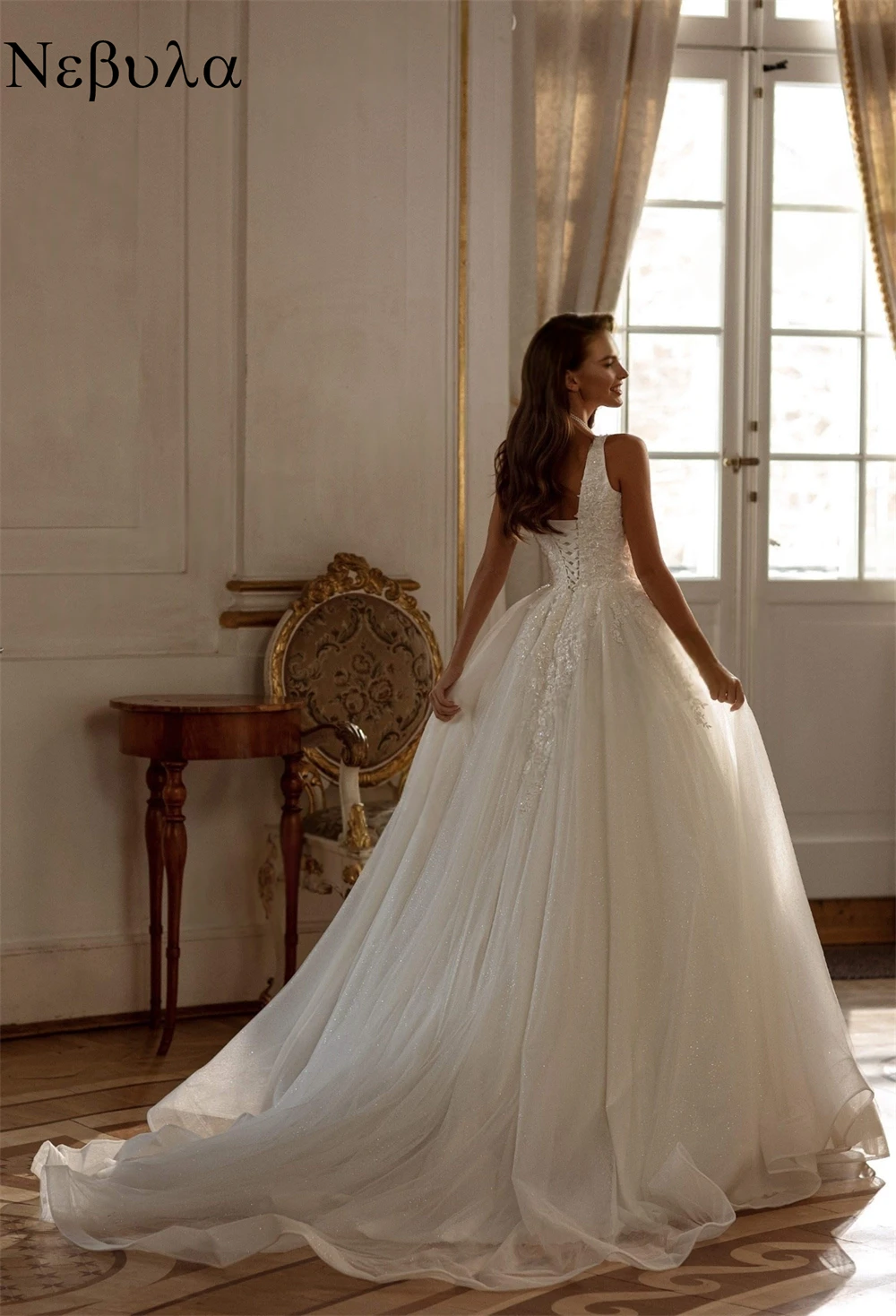 فساتين زفاف عصرية أنيقة ورائعة وساحرة ورومانسية مخصصة 	 فساتين مكشوفة الكتفين مزينة باللؤلؤ الصافي