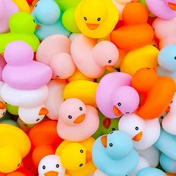 Patos de borracha flutuantes para bebê, brinquedos de banho bonitos, brinquedos de água para crianças, piscina, 5cm, 50 PCs, 100PCs