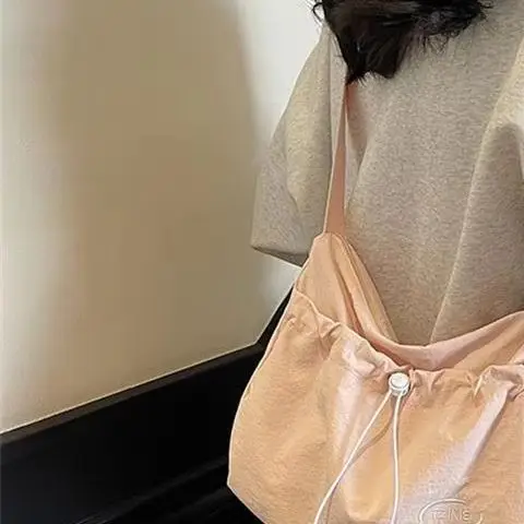 

Classy Ladies Commuter Bag , Large Space Pleated Shoulder Bag with Coin Holder, Latest Fashion Tote Bag, Sling Bag Gifts