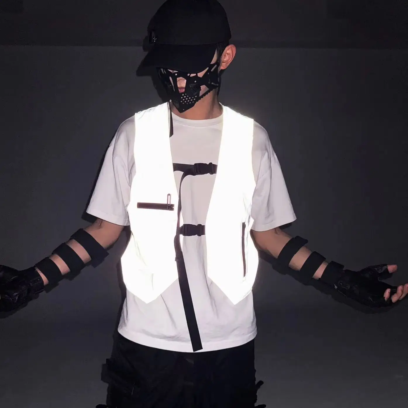 

Tactical Reflective Waistcoat Men Jogging Motorcycle Cycling Coats Night Vision Safety Jacket Reflection Shine Sleeveless Jacket