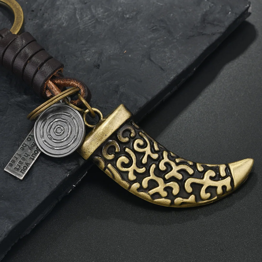 European and American new popular creative keychains men's and women's gifts alloy bronze horns retro woven cowhide pendant