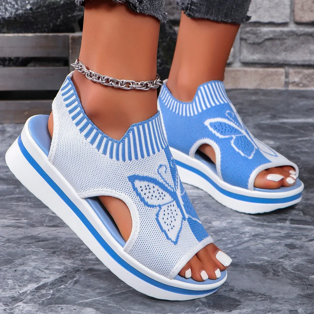 Sandalias de verano con punta redonda para mujer, zapatos individuales de malla con suela de plataforma, informales, a la moda, de mariposa azul, talla grande, 2024