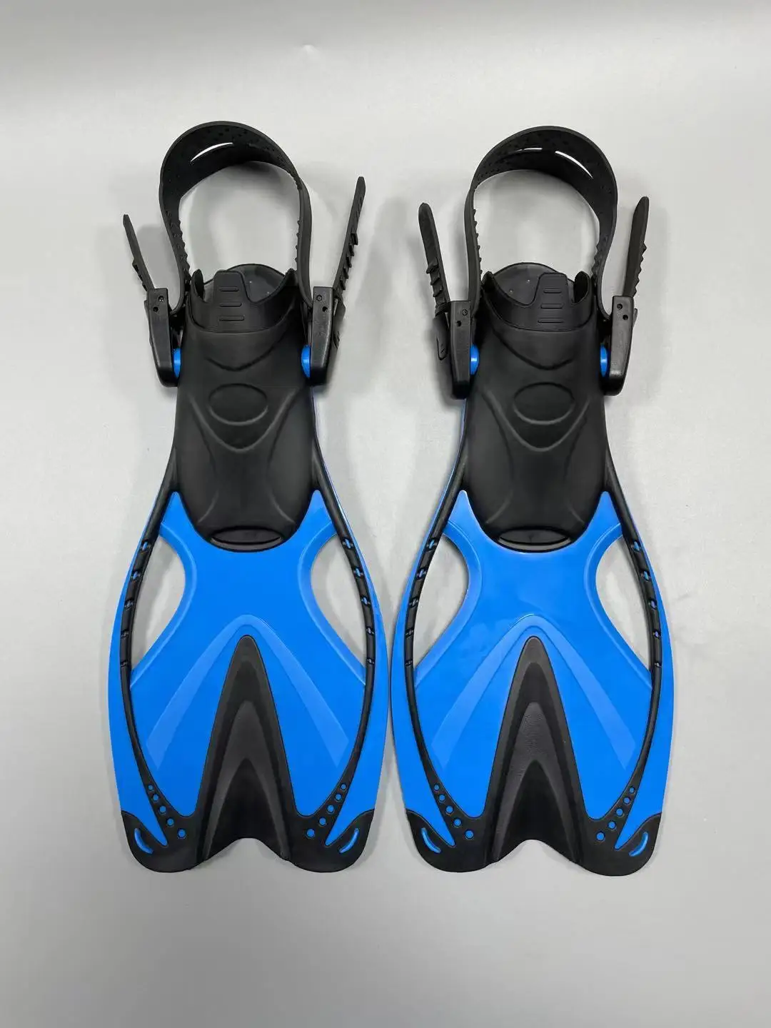 Adjustable Diving Fins for Children Swimming Flippers Rubber Snorkeling Equipment Water Sports Beach Shoes Palmes De Natation