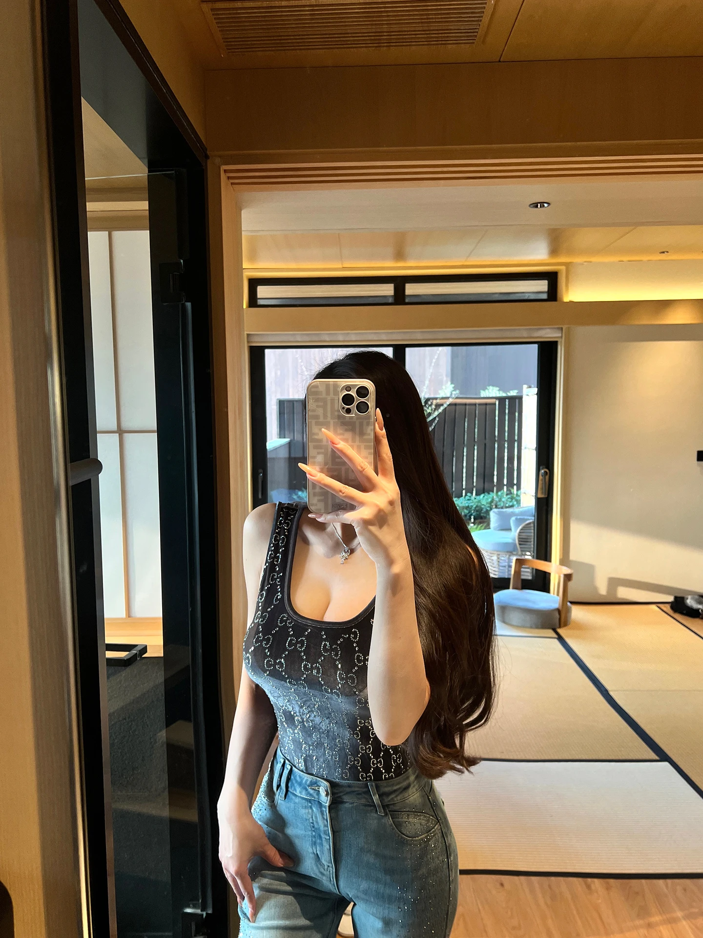 

Shiny Three-color Velvet Sleeveless U-neck One-piece Suit Wang Jiujie Vintage Style Slim Fit Short Length Ladies T-shirt