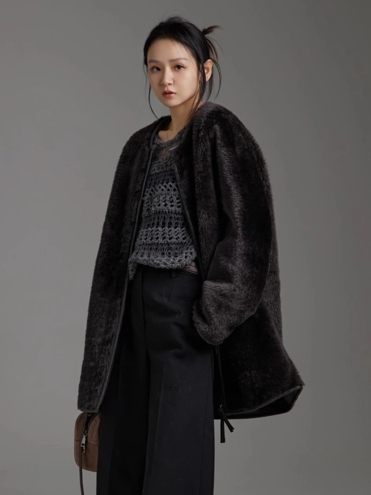 เสื้อโค้ทขนแกะเมอริโนแท้สุดหรูสำหรับผู้หญิง ประจำปี 2025 รุ่นใหม่ เรียบง่าย คอทรงโอ ความยาวปานกลาง ทำจากหนังแท้และขนสัตว์แท้