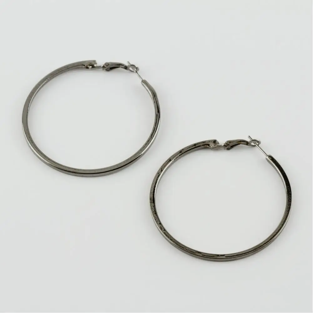 Crushing Locked Loop Earrings (5 cm)