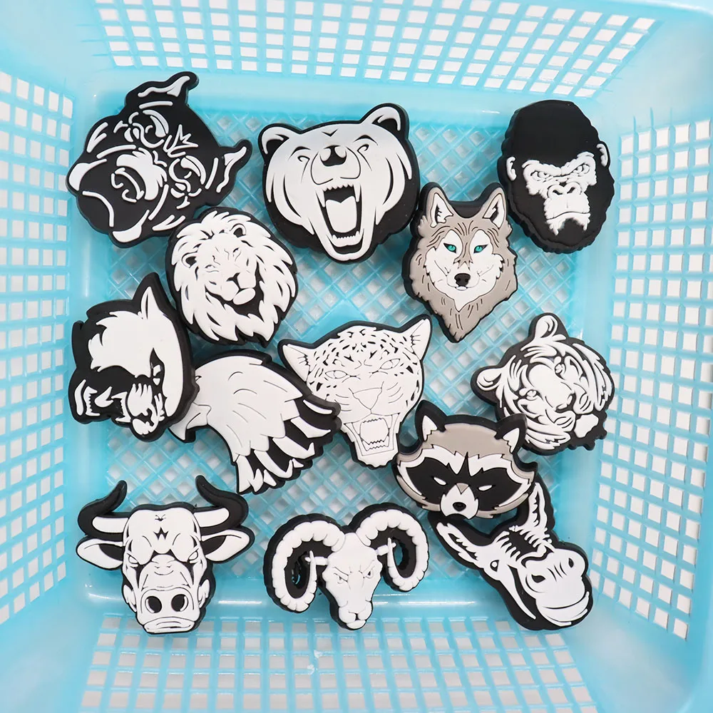 1 Stück Bestien PVC Schuh Charms Löwe Tiger Wolf Ziege Bär Adler Leopard Zubehör Schuhe Schnalle Ornamente passen Kinder Party Geschenk