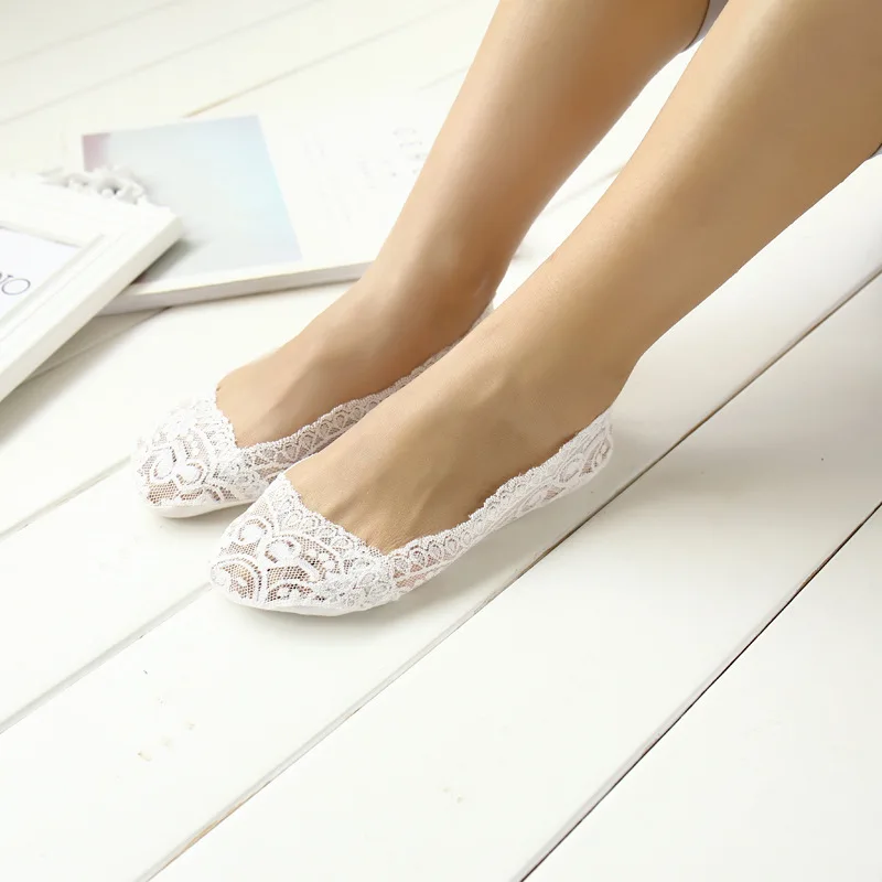 Women White Floral Lace No Show Boat Socks Scalloped Wavy Edge Invisible Liner Socks Non Slip Silicone Heel Grip Ultra Thin Breathable Hidden Low Cut Socks for Flats Loafers Dress Shoes Daily Wedding Foot Accessories