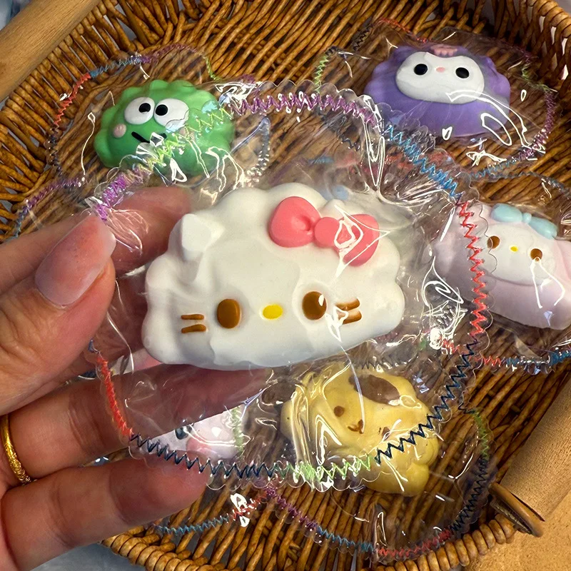 Figurki Hello Kitty z silikonu do ściskania, seria Anime Dumplings, zabawki antystresowe z kremem i slurrym, prezent dekompresyjny