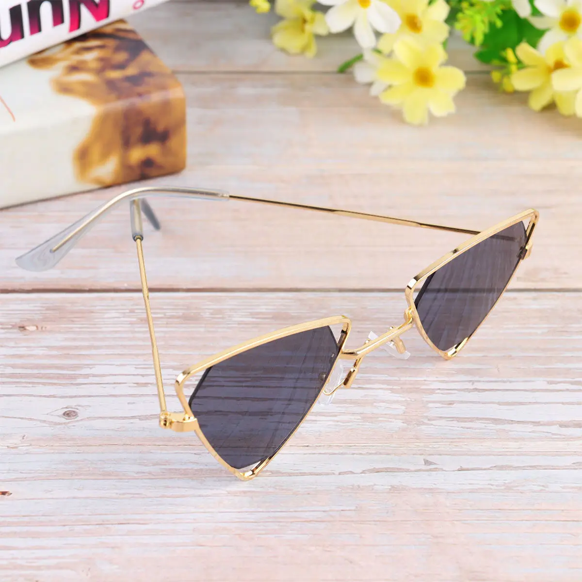 1Pcs Metal Frame Sunglasses Lightweight Uv-Proof Stylish Personality Glasses for Women Grey Golden