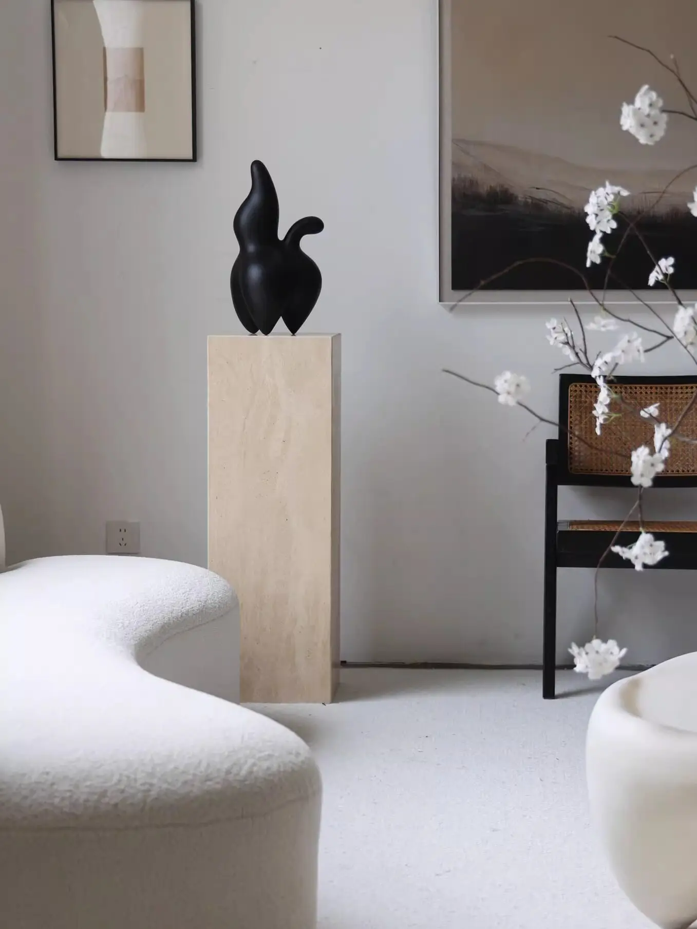 Modern Luxury Squirrel Fiberglass Sculpture Creative FRP Animal Statue Abstract Art Ornament For Hotel Villa Resort