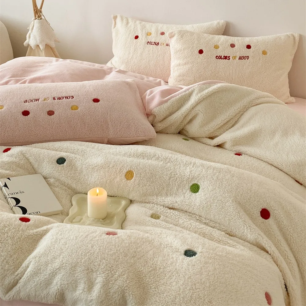 

Customizable Milk Fleece Four-piece Set