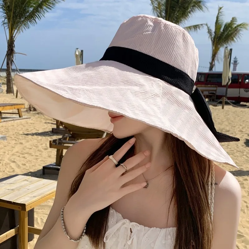 

Увеличенная и расширяющаяся шляпа от солнца для защиты от ультрафиолета на пляже с большим карнизом и солнцезащитным шляпой в форме банта.