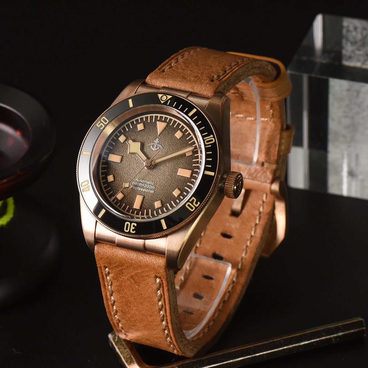 Hruodland 2025 جديد ساعة ميكانيكية للرجال PT5000 39 مللي متر F008 فاخر ريترو برونزية جلدية مضيئة الياقوت كريستال Reloj Hombre
