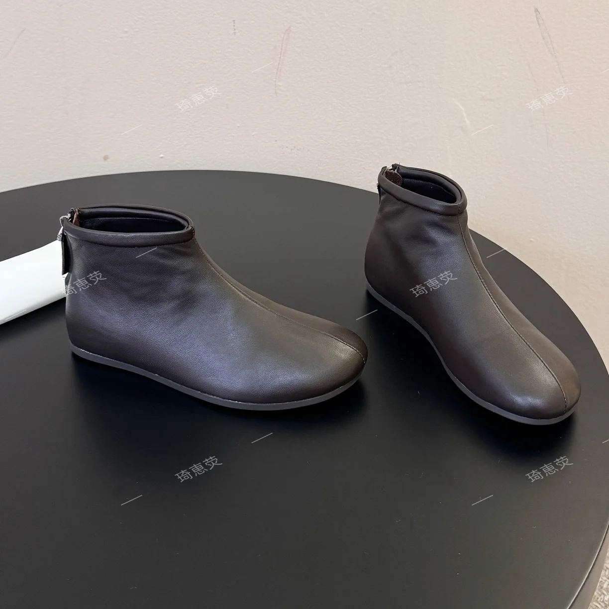 2026 New-Style Genuine Leather Chelsea Boots, British-Style Ankle Boots Flat-Soled Comfortable Fashion Boots with a Rear Zipper