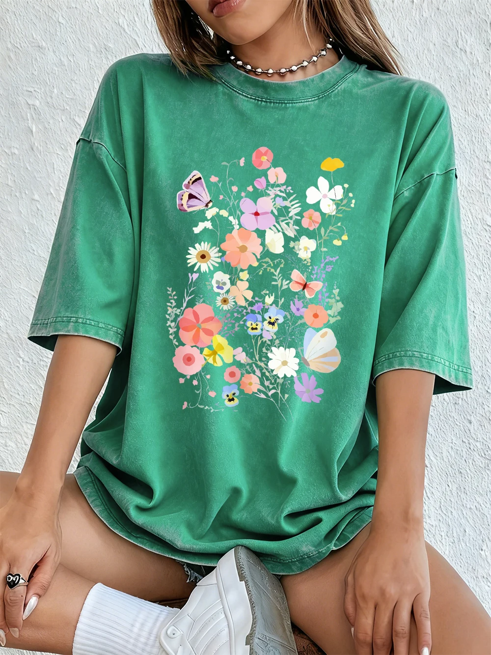 Schönes T-Shirt mit Blumen- und Schmetterlingsdrucken für Damen, Baumwolle, Oversize-Oberteil, Sommer, Distressed-Look, O-Ausschnitt, Freizeitkleidung