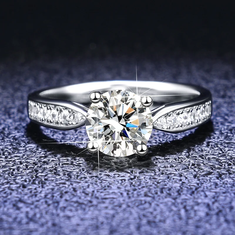1ct Moissanite Four-Prong Ring PT950 Platinum Glowing 4-Prong Style Eye-Catching Piece for Dating