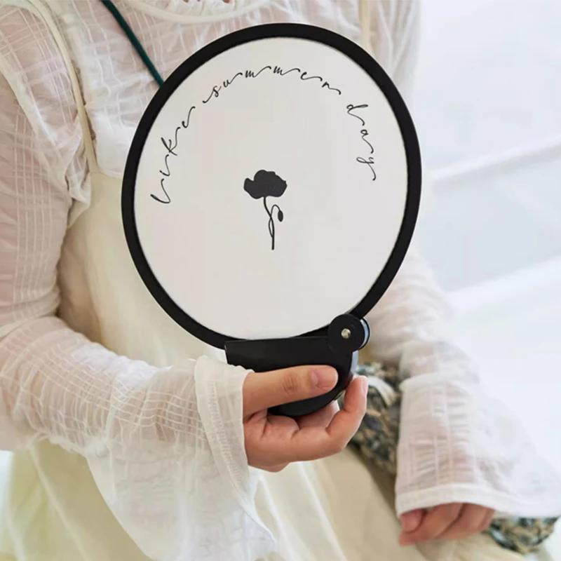 

Мини-складной ручной милый крутой круглый вентилятор, летний портативный домашний и уличный ручной вентилятор, необходимые охлаждающие принадлежности для выхода на выход