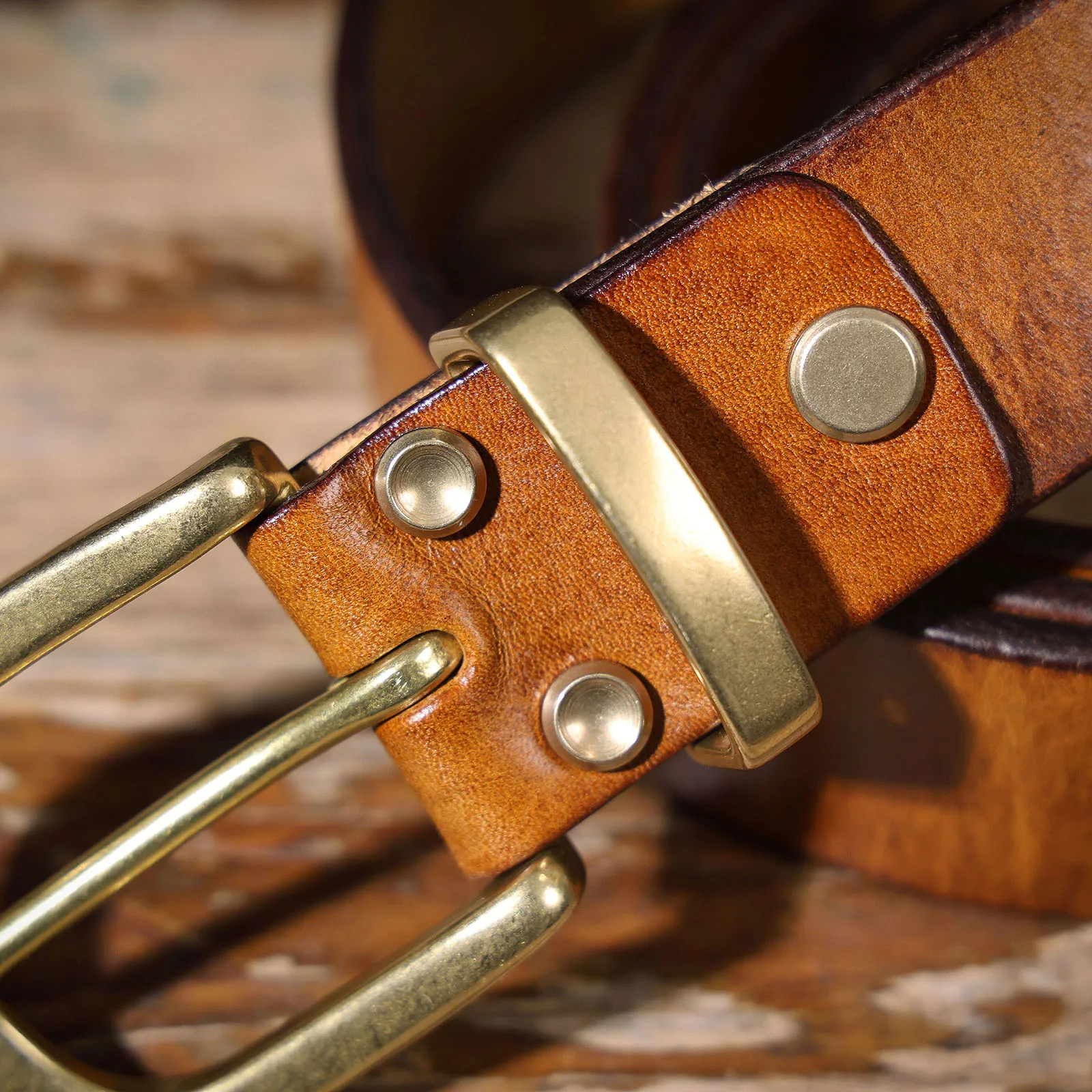 S.WORKER Klassischer dicker Herrengürtel aus echtem Leder, Messing-Dornschließe, vollnarbiges Rindsleder, Vintage-Freizeitgürtel für Jeans, mit Geschenkbox – Detail 20