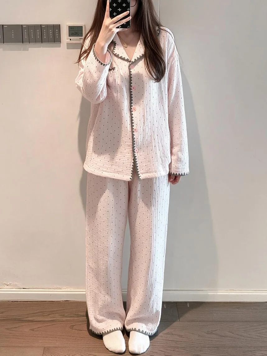 甘いスタイルの女性の長袖長ズボンパジャマクラウドドットポリエステル繊維ホーム服春秋新着