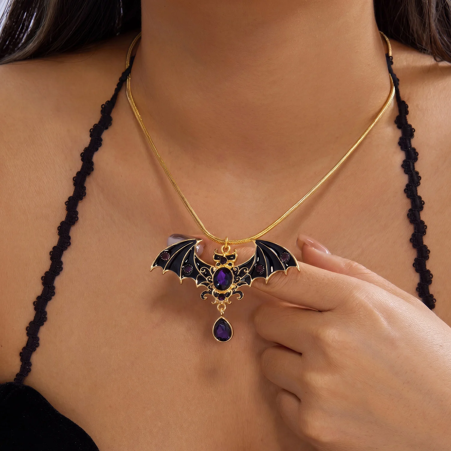 Gotische Retro Übertriebene Schwarze Fledermaus-Anhänger-Halskette für Damen und Herren, Kristall-Emaille-Flügel-Halskette mit Ohrringen, Halloween-Party-Schmuck – Detail 2
