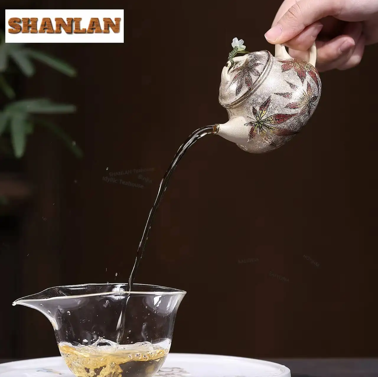 130ml Antique Yixing Purple Clay Teapots Handmade Gold Drawing Maple Leaf Pot Raw Ore Benshan Green Mud Kettle Zisha Teaset Cha