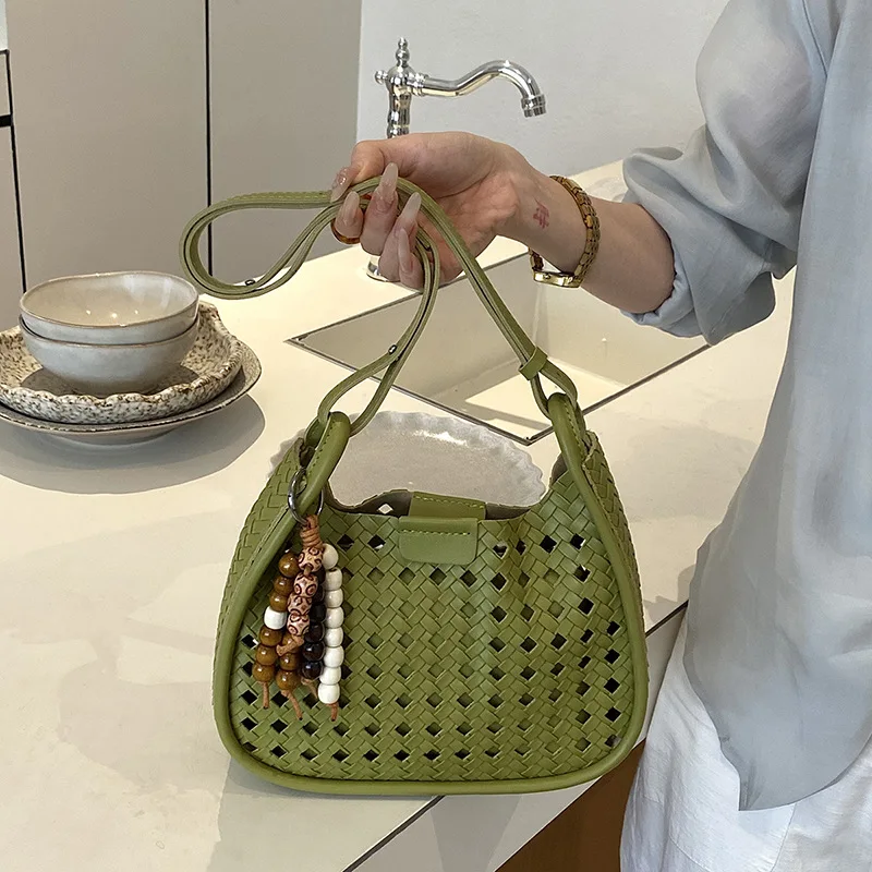 High-value trendy woven pattern bag women's shoulder bag personalized solid color new vacation beach bag tide