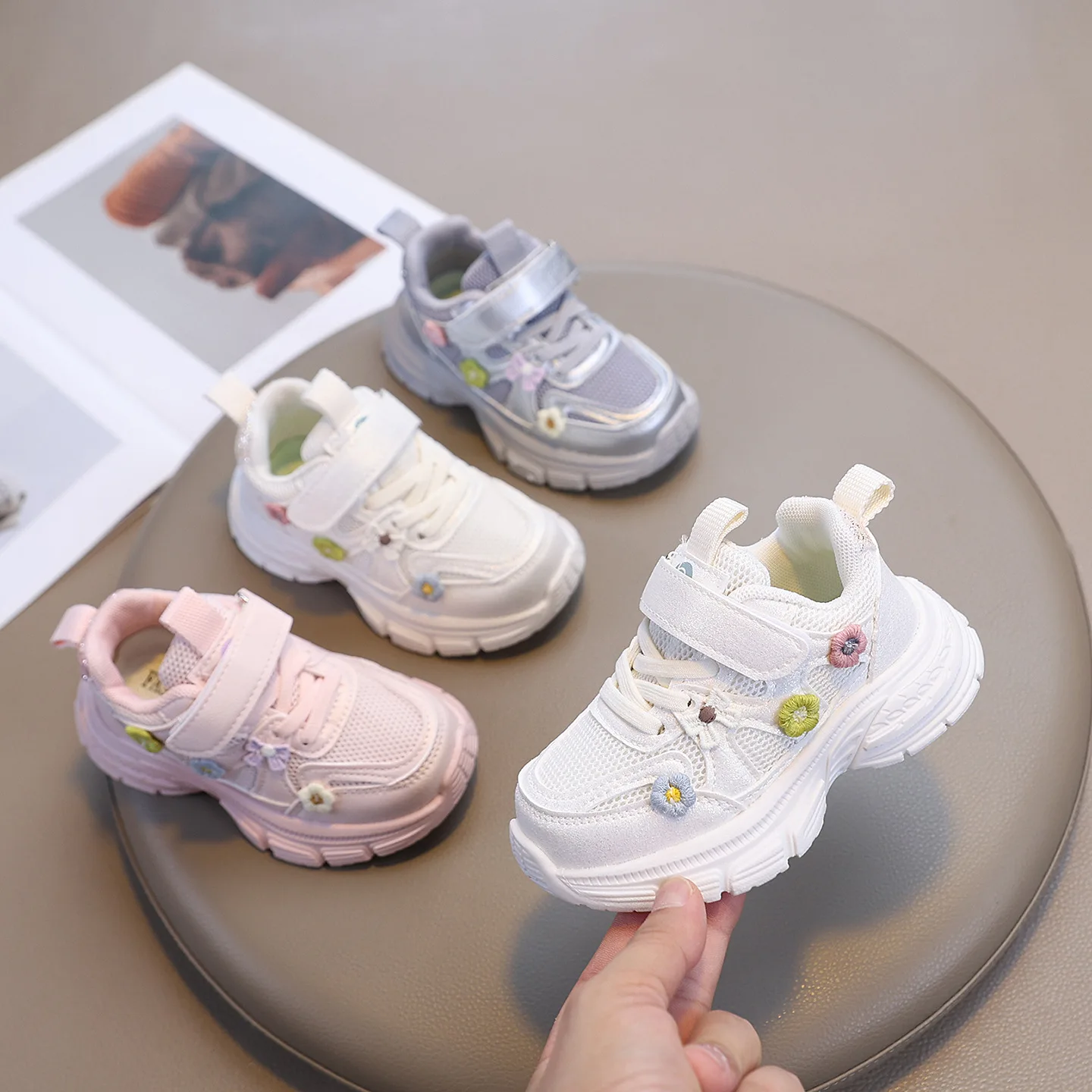 2026 New Fashion Leather Sneakers for Girls Children Casual Sports Shoes Floral Pattern Shoes for Kids Comfortable Walking Shoes