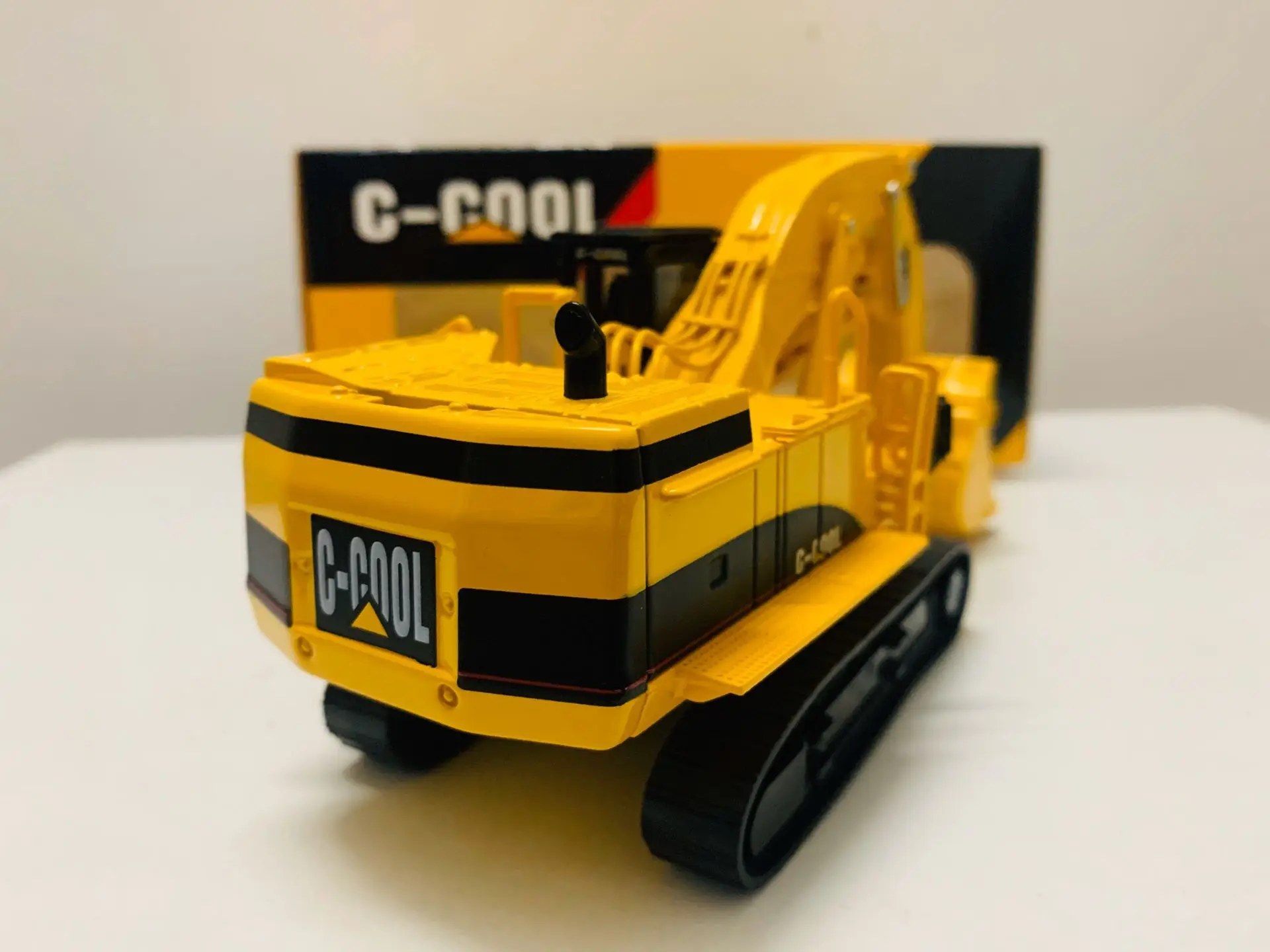 1:64 Scale DieCast Model - Front Shovel with plastic Tracks Toy - C-COOL Model