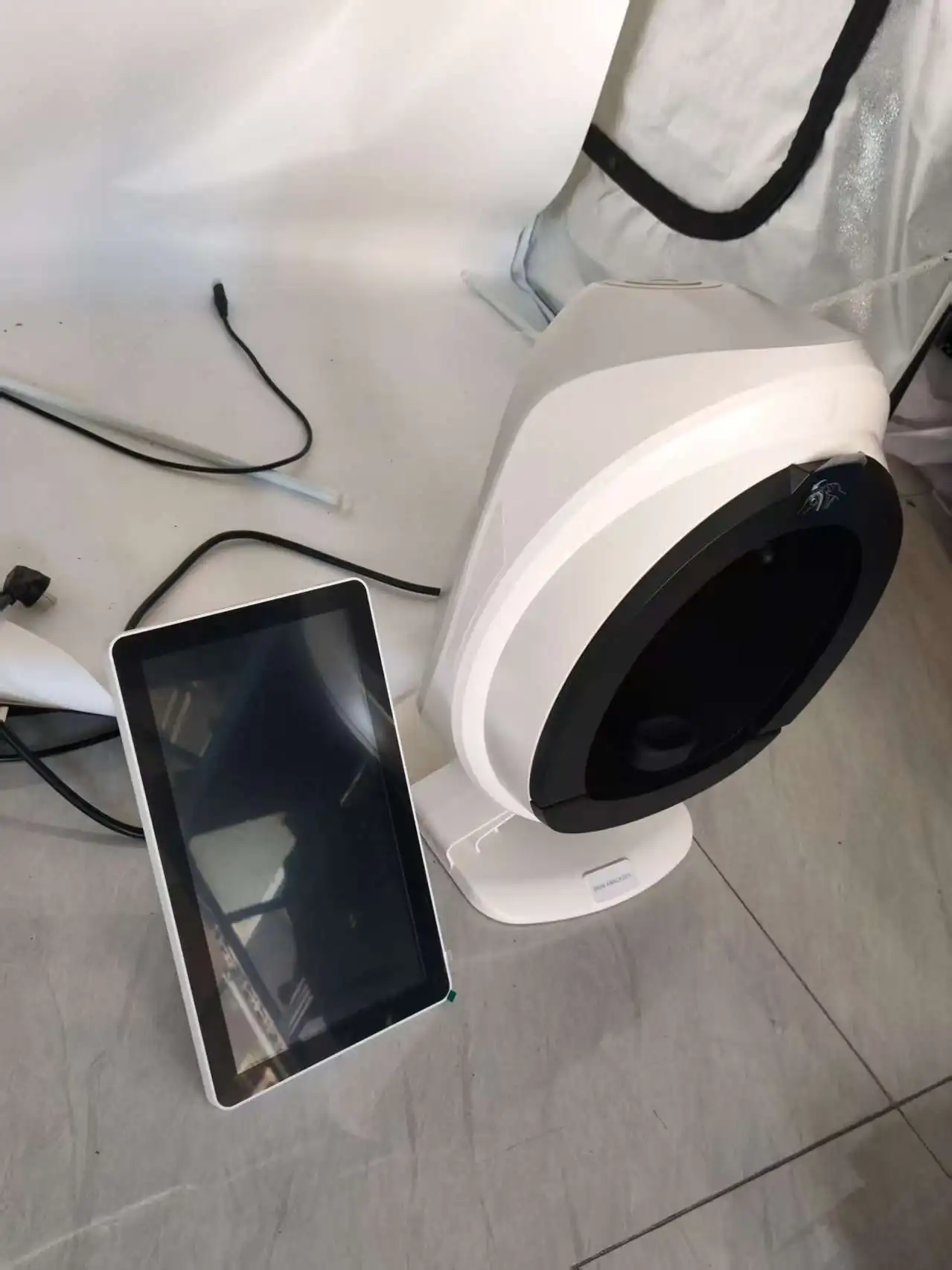 

Детектор здоровья кожи 3D-интеллект Глубокий анализ лица Цифровой анализатор кожи Портативный анализатор кожи