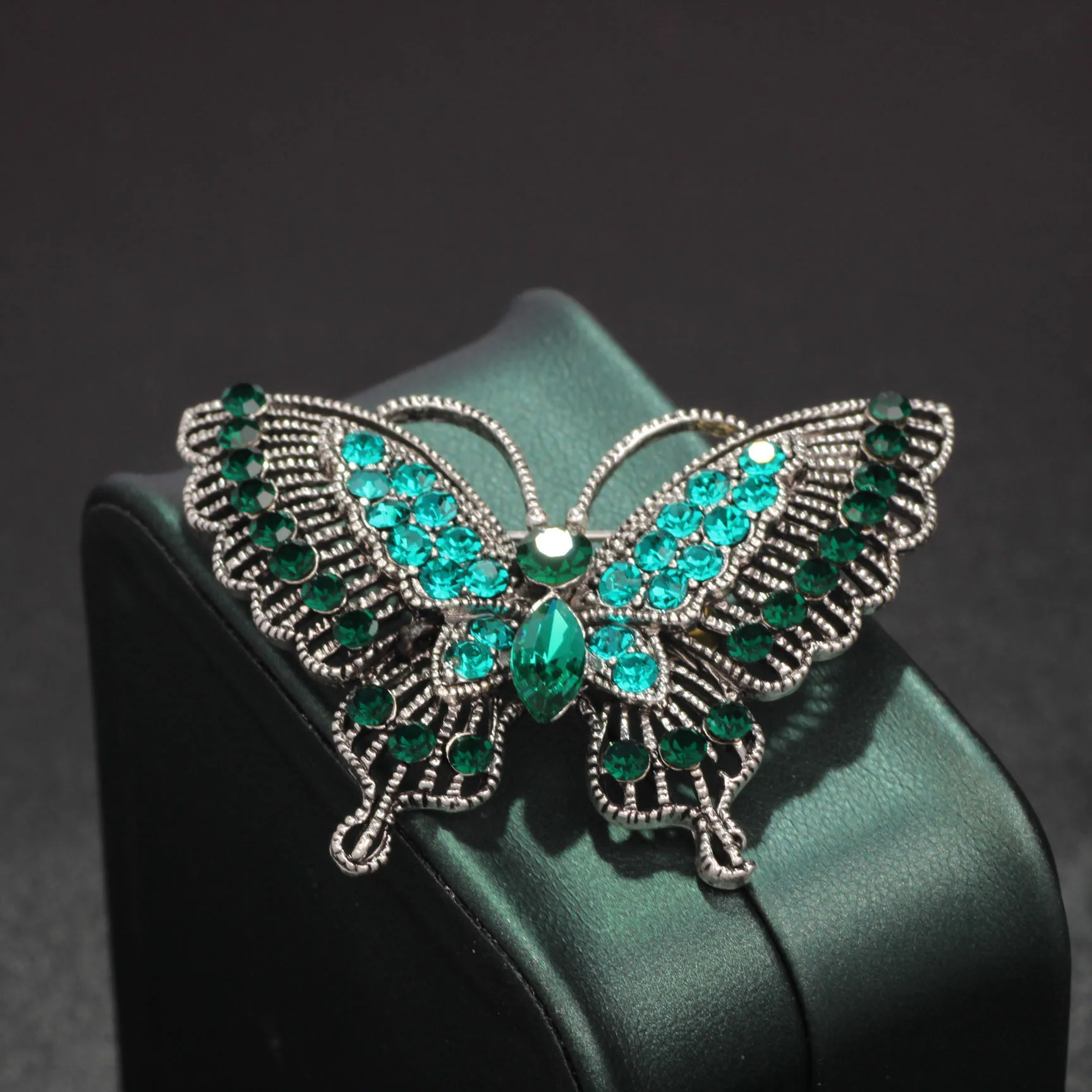 Senior Ladies Niche Crystal Green Butterfly Brooch Fashion Rhinestone Corsage Suit Suit Decorated Women