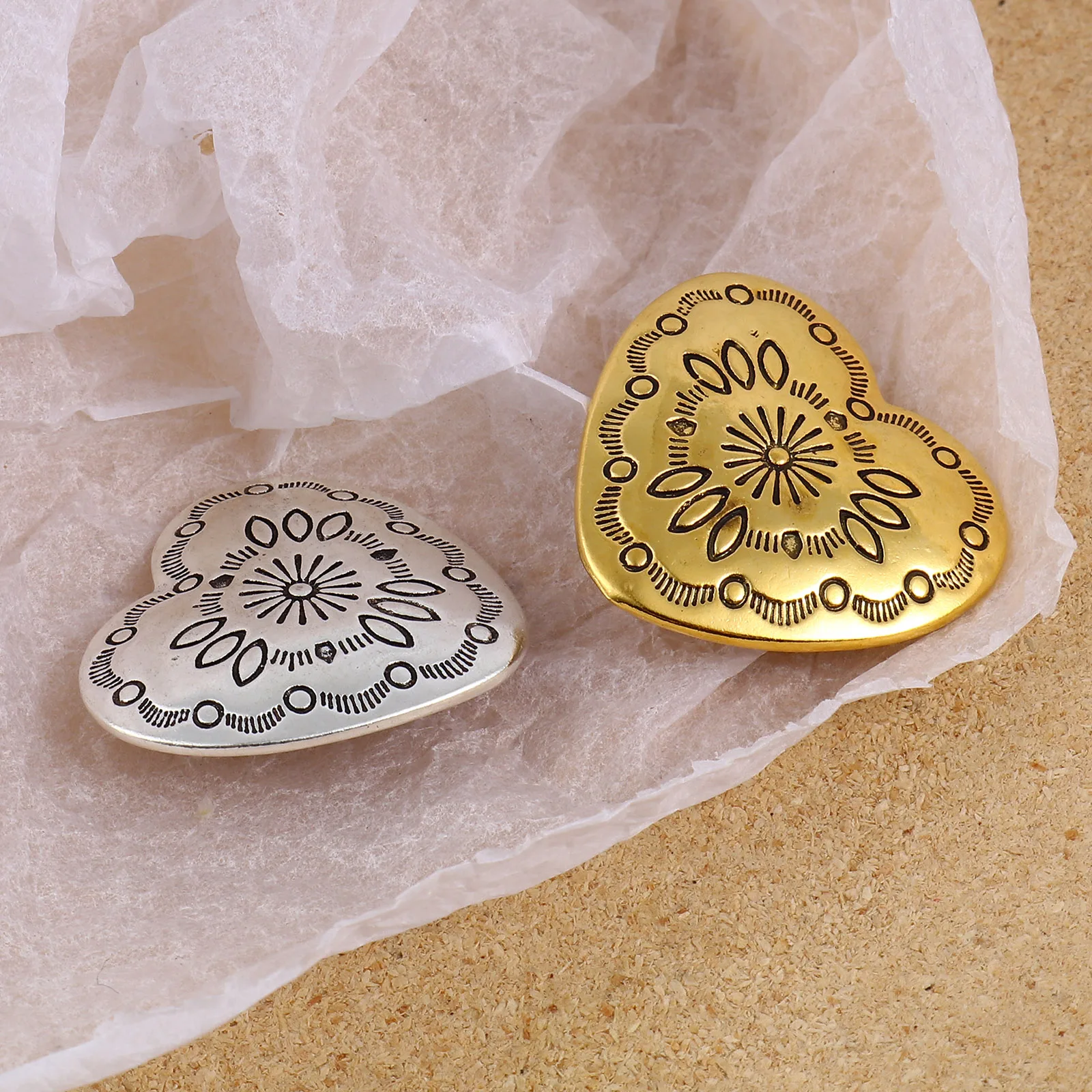 3PCs Sweet Heart Metal Valentine\'s Day ButtonGold/Silver Color Carved DIY Sewing Craft For Clothing Garment Coat Accessories