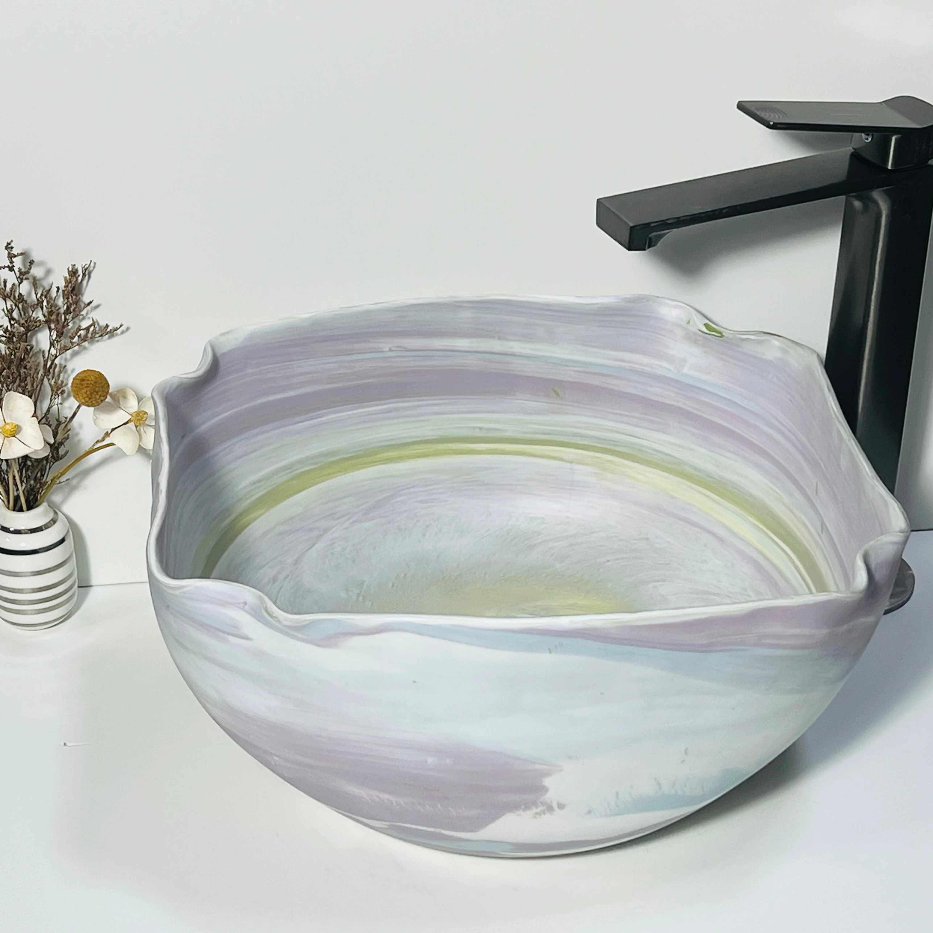 Luxury Modern Design Single-Hole Faucet Mounted Sanitaryware Ceramic Lavabo Countertop Sink for Hotels