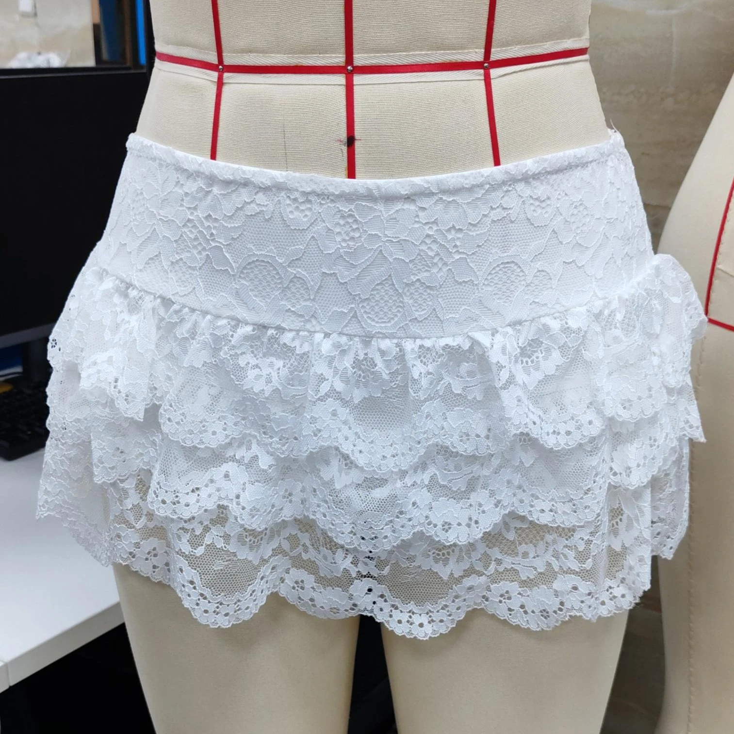 2025 femmes été couleur unie Mini jupes décontracté élégant taille basse couches à volants dentelle jupe à plusieurs niveaux pour plage vacances Club