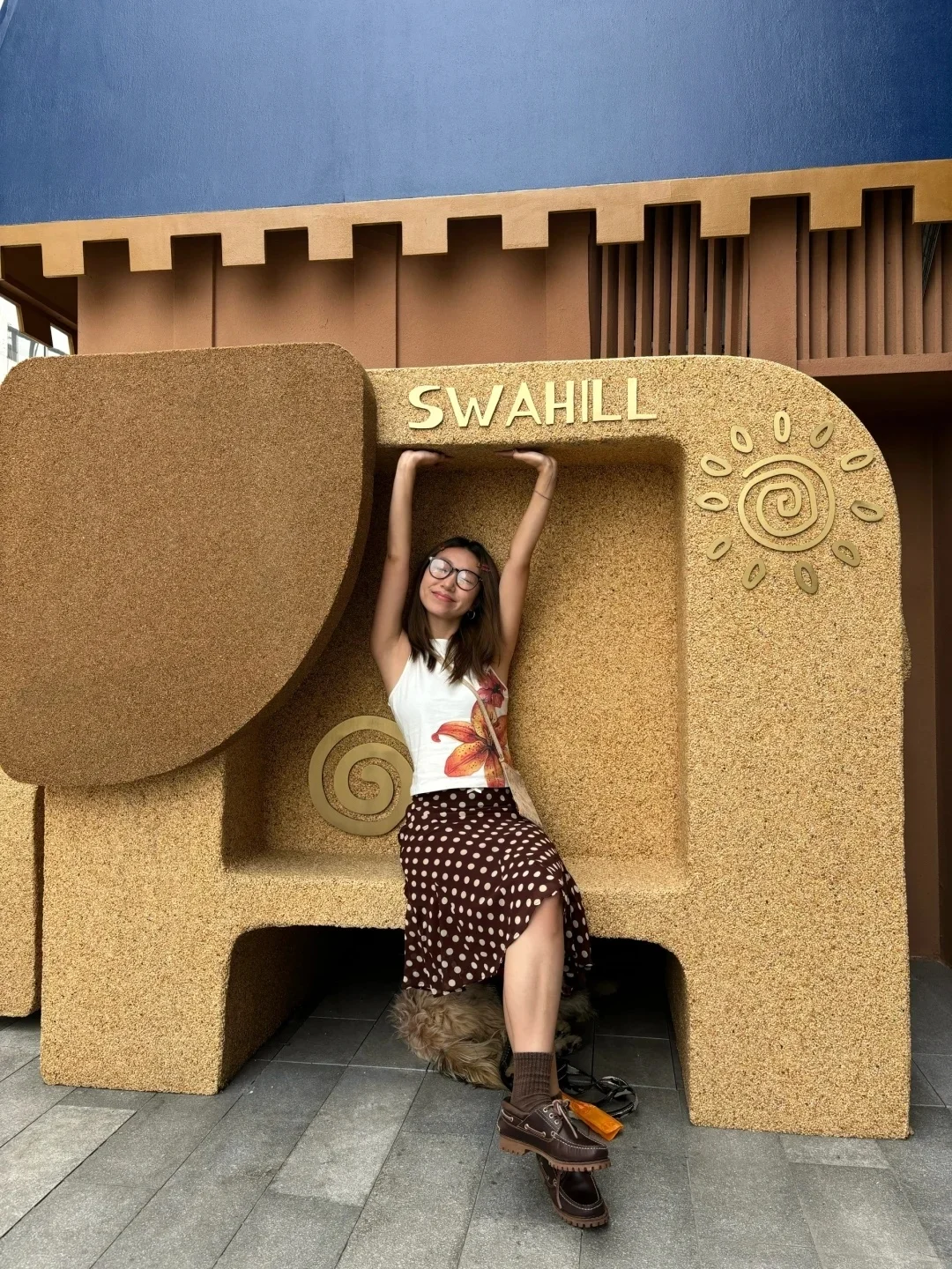 Gonna a coda fi con nodo in pizzo a pois a vita bassa Gonna longuette in fibra di poliestere a trapezio con fodera interna sexy