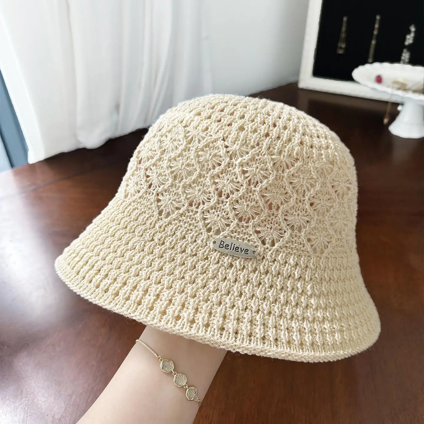 女性のニット中空フィッシングキャップ通気性のある夏用薄型日よけバケットハット多用途顔痩せピュアカラー春帽子
