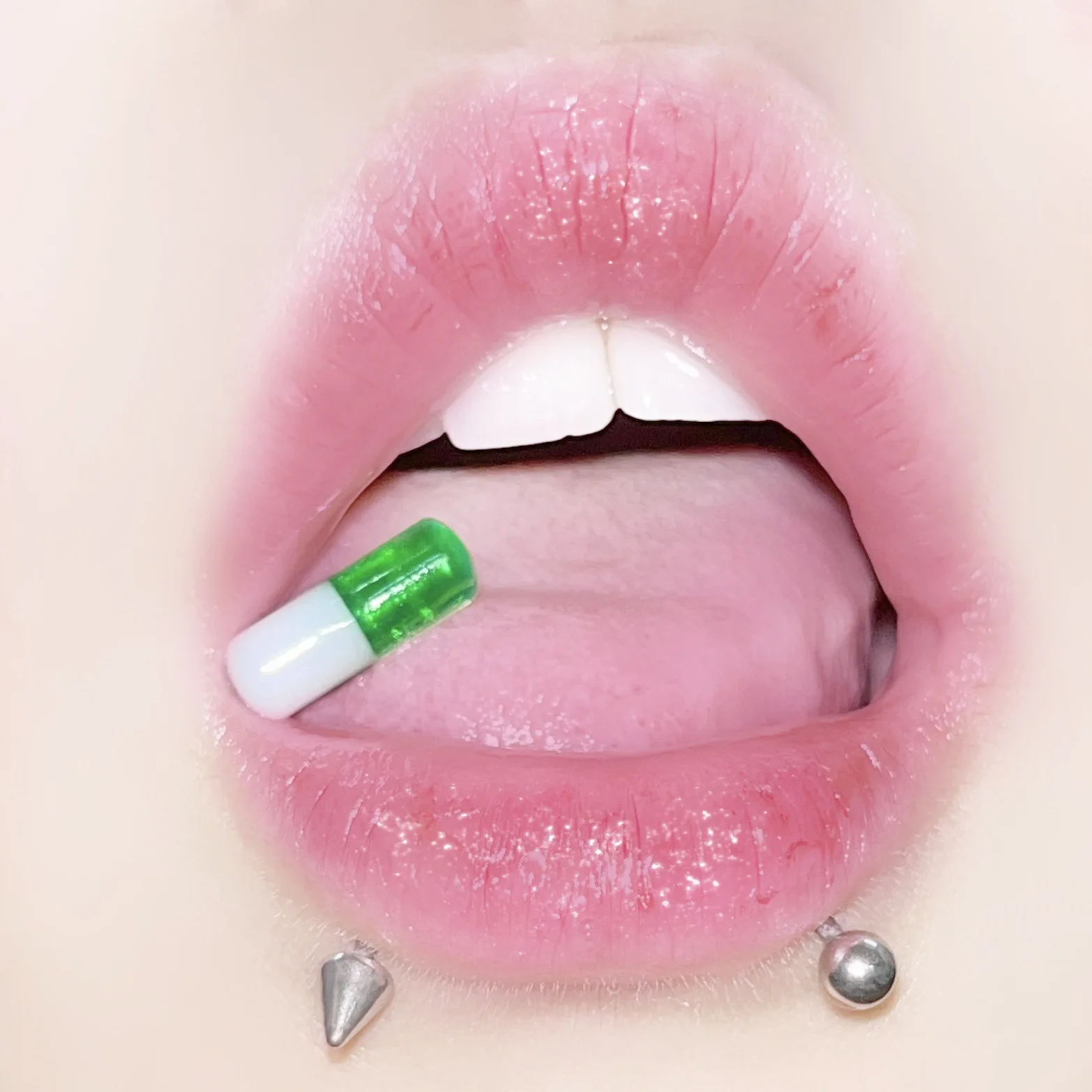 Acrylic Capsule Shaped Tongue Stud Hip Hop Two-color Candy Outer Teeth Tongue Ring European and American Piercing Septum Jewelry