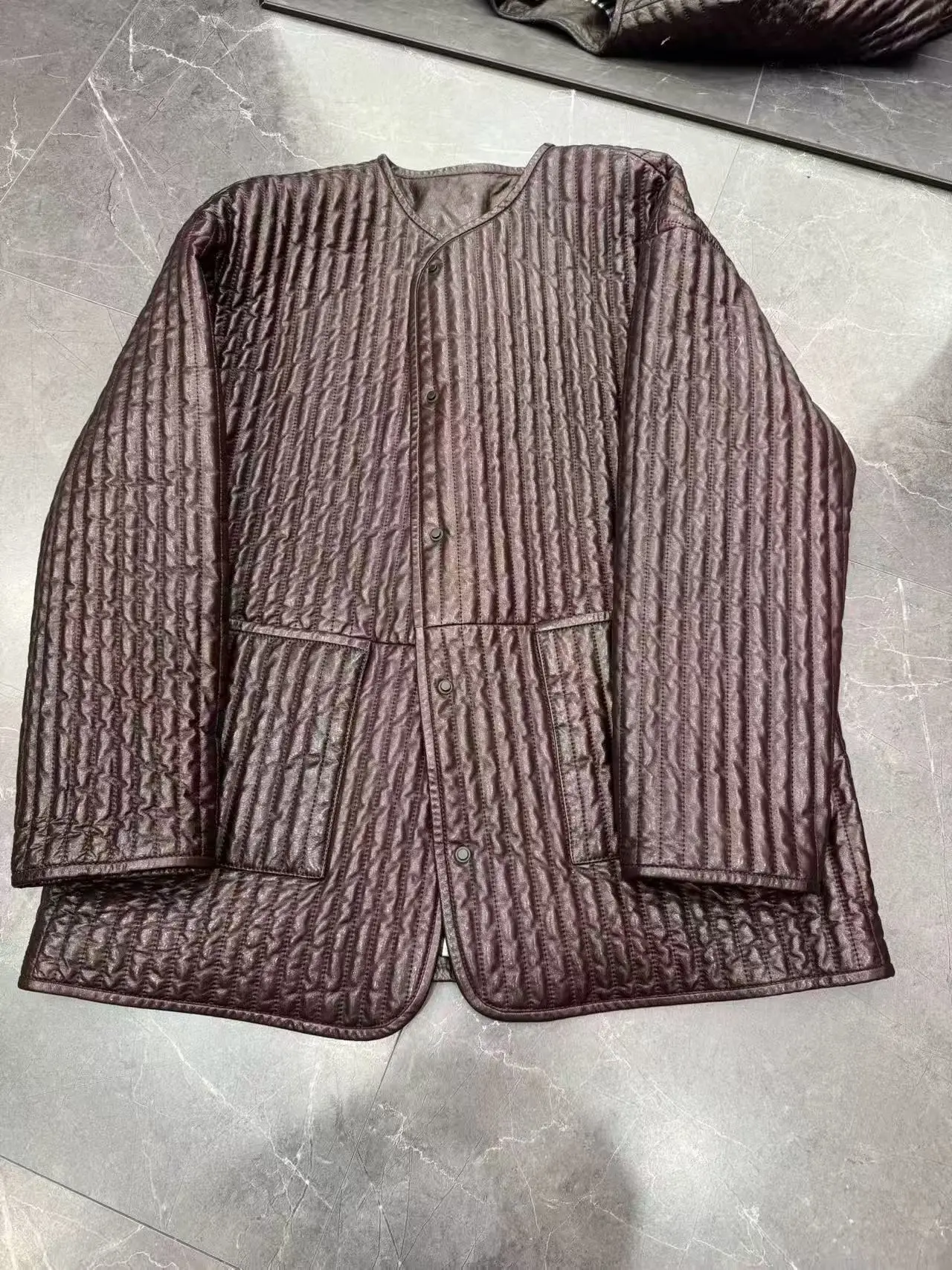 Chaqueta de cuero ligera a la moda para mujer, abrigo moderno de piel de oveja auténtica con cuello redondo, abrigo de invierno cálido y Reversible