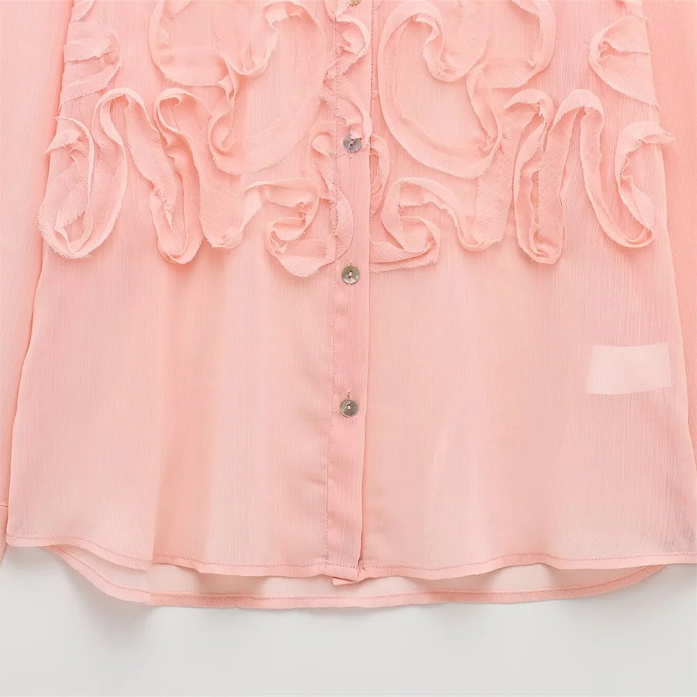 camisa feminina casual simples e moderna com design frontal elevado exude uma vibração de primavera