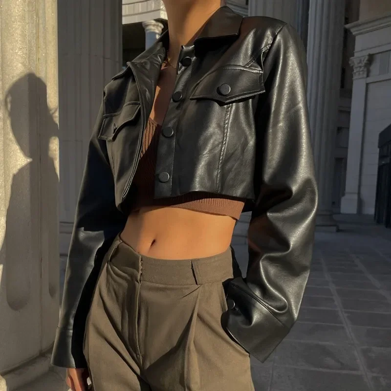 Neu im Herbst, sexy Streetwear, schwarze kurze Lederjacke für Frauen, 20224, schlanker Umlegekragen, einreihiger Crop-Outer