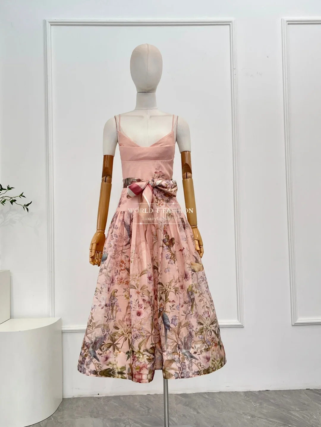 Vestido midi sin espalda sin mangas con estampado de pájaros florales rosas para mujer nuevo diseño