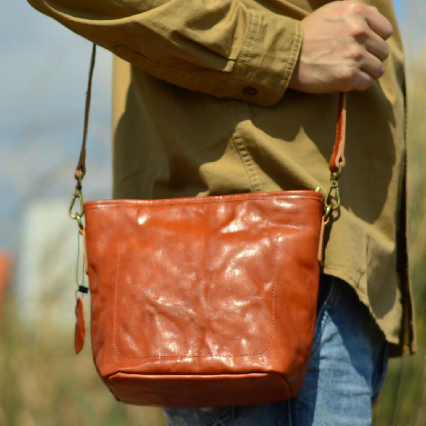 AETOO Retro new style vintage casual leather crossbody bag, large capacity top-grain cowhide shoulder bag, versatile for daily w