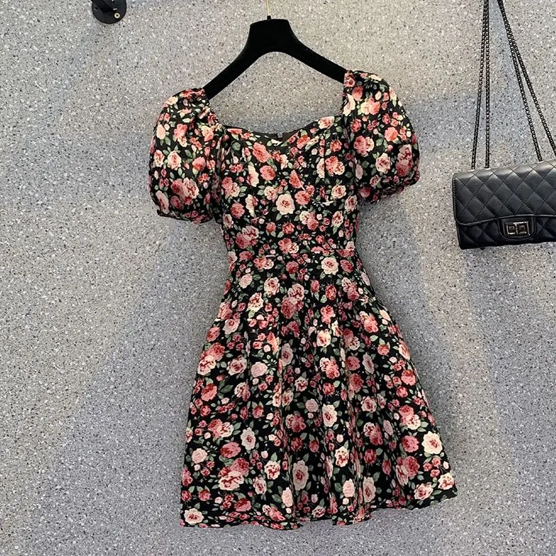 Large Size Women's Clothing 2024 Summer New Slimming and Belly Covering Floral Bubble Sleeves, High-end Temperament Floral Dress