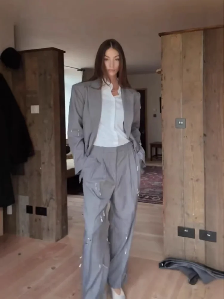 

Женский однотонный блейзер оверсайз с лацканами, повседневный, с длинными рукавами, V-образным вырезом, свободного кроя, с четкой линией плеч, костюмный пиджак, новинка 2026 года, верхняя одежда