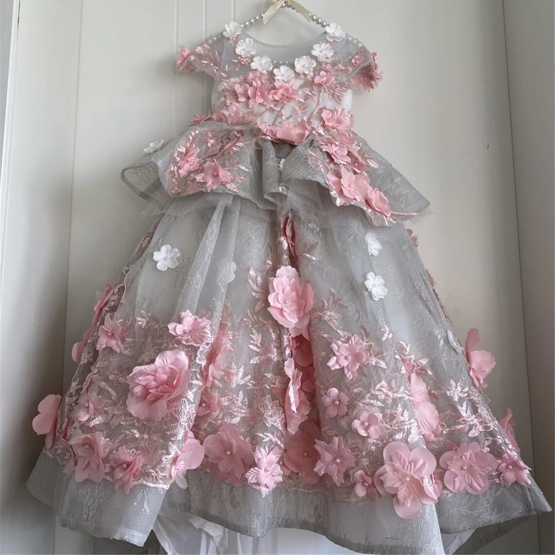 Fluffy Grey Ball Gown Flower Girl Dresse Pink Appliqued Kids Birthday Gowns Tiered Ruffles Floor Length Children Pageant Dresses