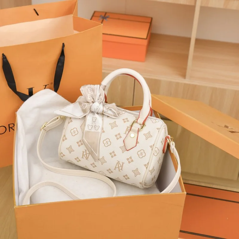 

Classic Designer Messenger Bag For Women Premium Leather Crossbody Shoulder Handbag Elegant Tote