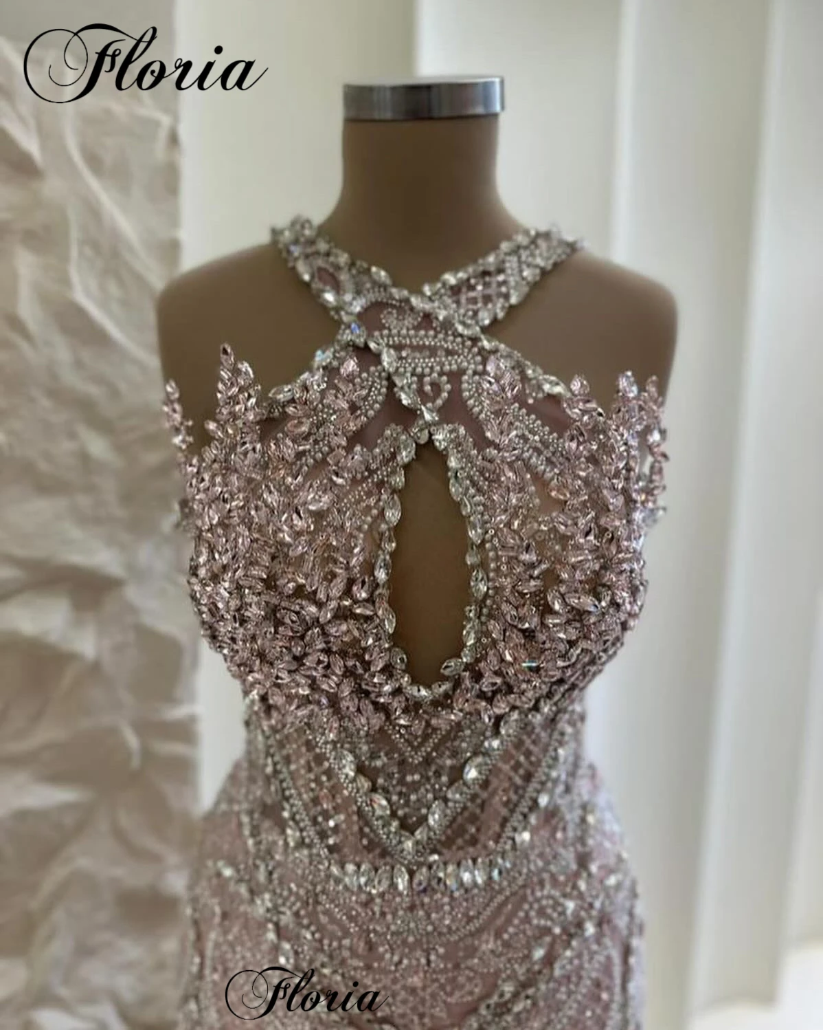 New Special Blush Pink Evening Dresses Mermaid Halter Prom Dresses With Crystals Elegant Celebrity Dresses Red Carpet Gowns