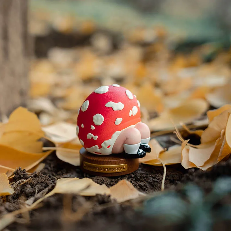 

Heeled Mushroom Think about Myself Red Figure Art Ornament Decoraction Model Doll Figure Toy Designer Aesthetics Inner Yourself