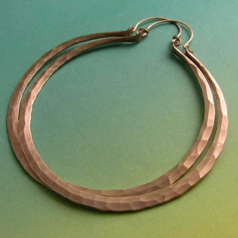Klassische roségoldfarbene Kupfer-Ohrringe für Damen, kreativ, handgeschnitztes Muster, Ohrringe für Damen, Vintage-Schmuck